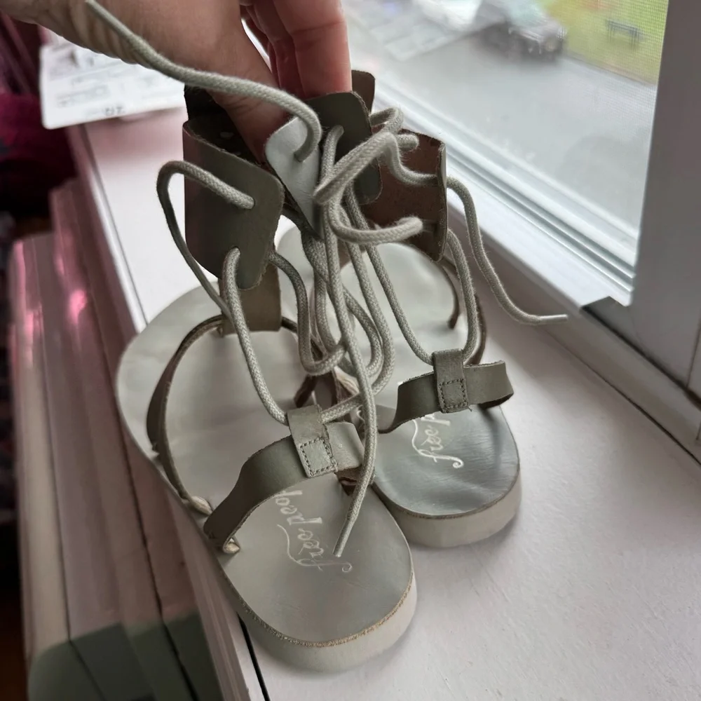 NWT - Free People Vacation Day Sandals‎